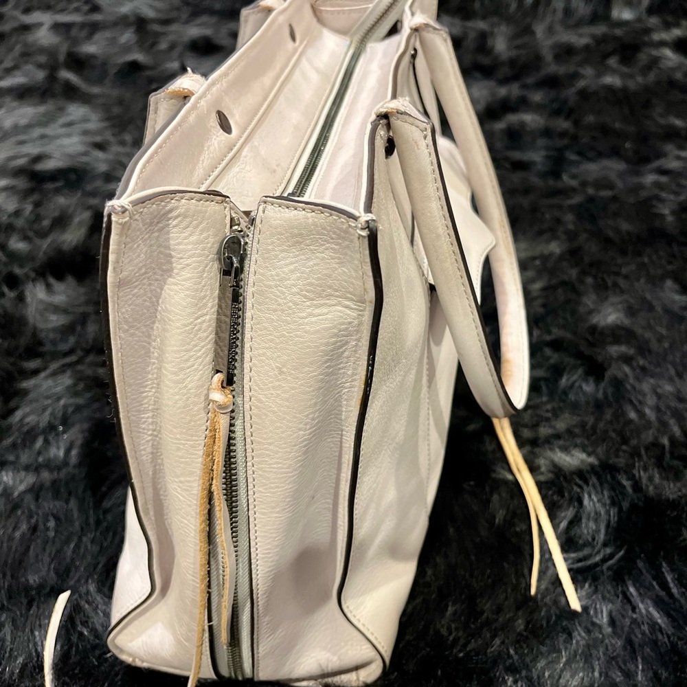 Rebecca Minkoff light lavender leather purse. Good size to carry a lot of things